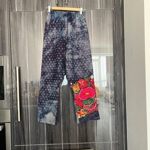 Comfortable Cutout Embroidered Large Crotch Loose Jeans